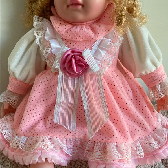 Beautiful doll from India Like new. - Picture 12 of 16